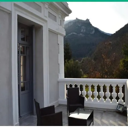 Le Petit Chateau Villa