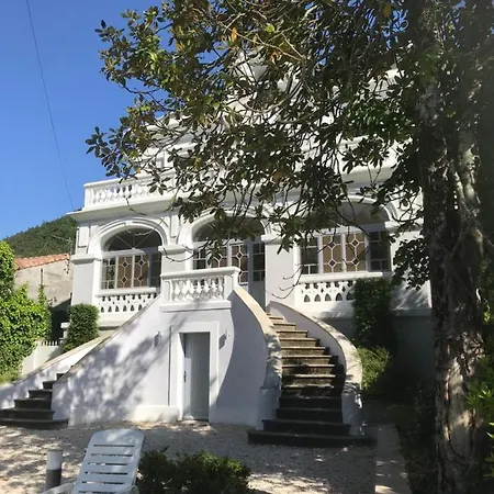 Le Petit Chateau Villa