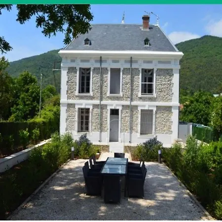 Le Petit Chateau Villa *